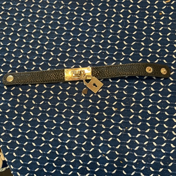 NEW** Padlock Elastic Bracelet - Picture 3 of 4